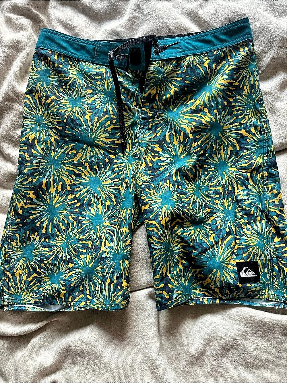 Quiksilver Men's Abstract Board Shorts Blue & Yellow Size 28